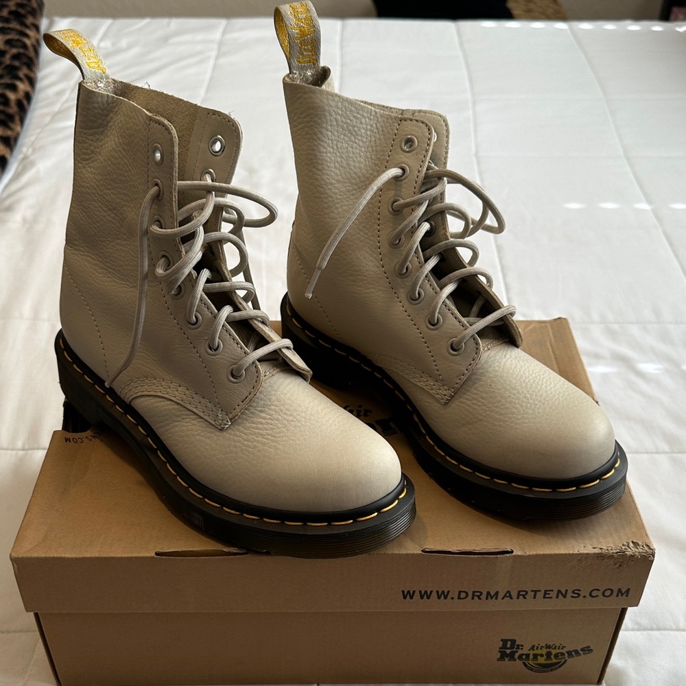 RARE Dr. Martens Women's 1460 Pascal Ivory Boots